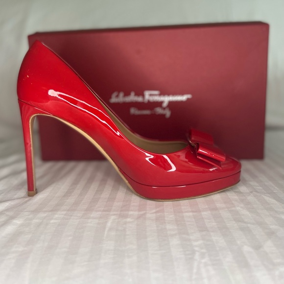Salvatore Ferragamo - Patent leather bow Pump RED. - Picture 2 of 2